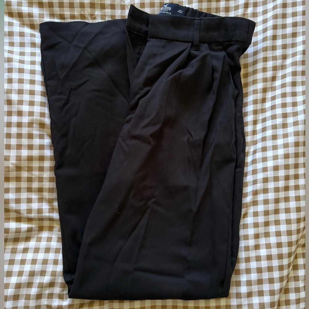 Hollister High-Rise Wide Leg Trouser